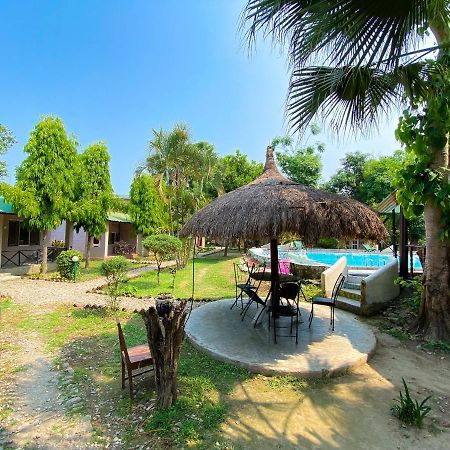 Nature Safari Camp Hotel Chitwan Exterior photo